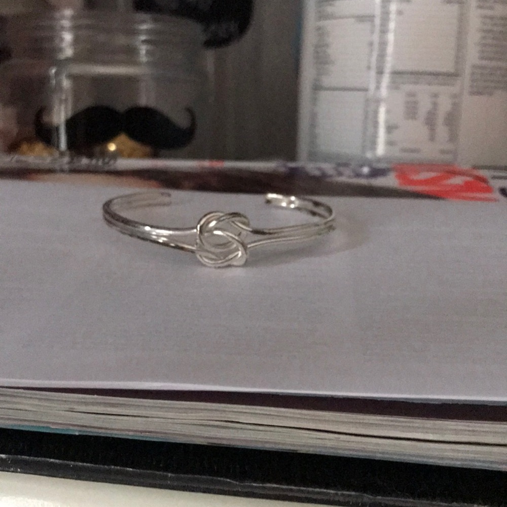 Knot bangle